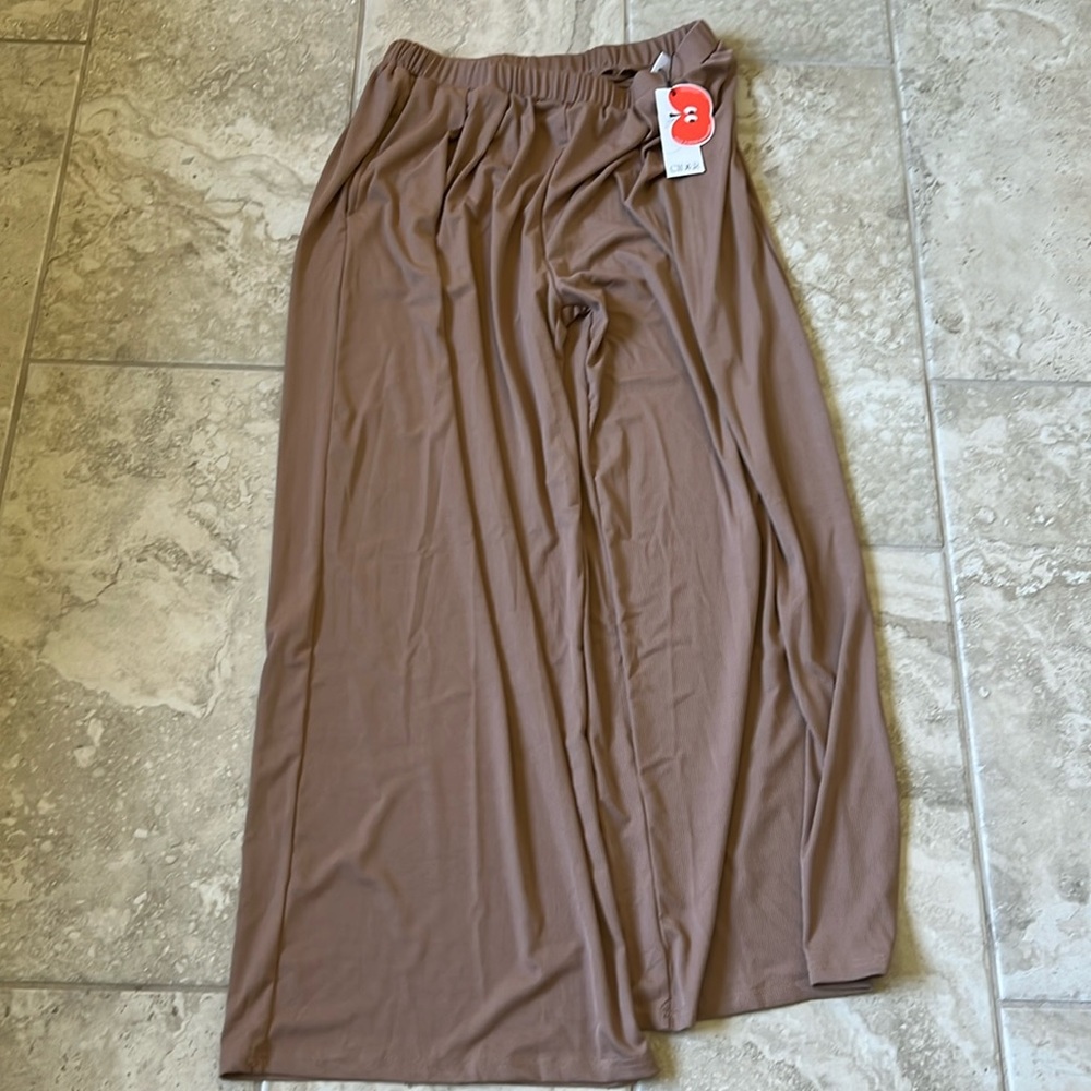 Women’s Wide Leg Pull-On Pants in Brown